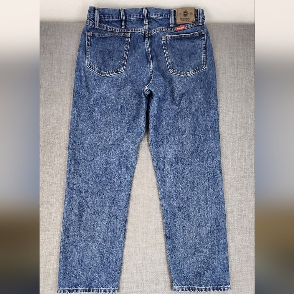 Wrangler Straight Leg Medium Wash Denim Jeans. 100% Cotton Size 38 × 30. - Picture 4 of 5